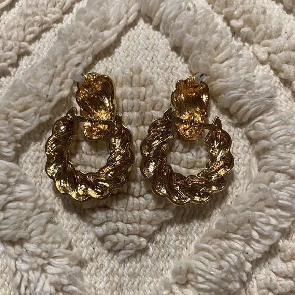 Door knocker earrings brand new sent two of the same item with purchase - Picture 2 of 4